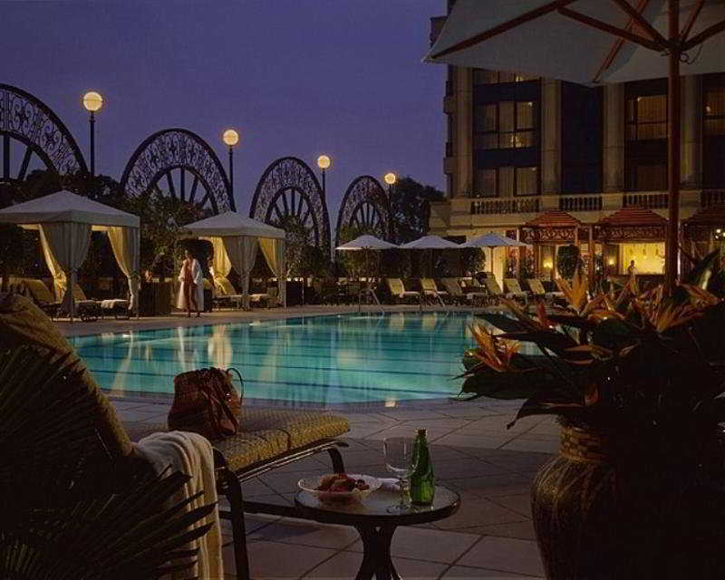 Four Seasons Cairo At The First Residence Giza Einrichtungen foto The pool at the Four Seasons Hotel